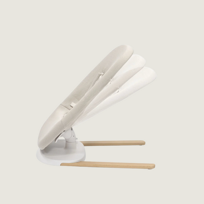 Stokke Yoga Light Sand wipstoel - Tiny Library
