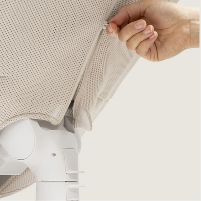 Stokke Yoga Light Sand wipstoel - Tiny Library