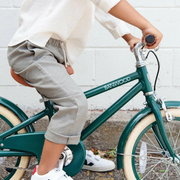 Banwood Classic Kinderfiets Green Tiny Library Sfeerfoto