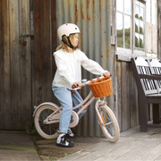 Banwood Classic Kinderfiets Pink Tiny Library Sfeerfoto