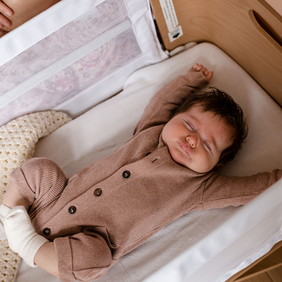 Bednest Co-sleeper Sfeerbeeld Tiny Library