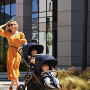 cybex gazelle s duo kinderwagen ocean blue. sfeer foto - tiny library.