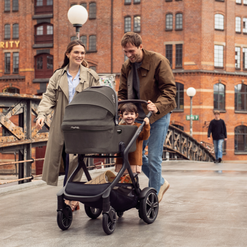 Nuna DEMI next twin wieg kinderwagen - sfeerbeeld - aanzicht 4