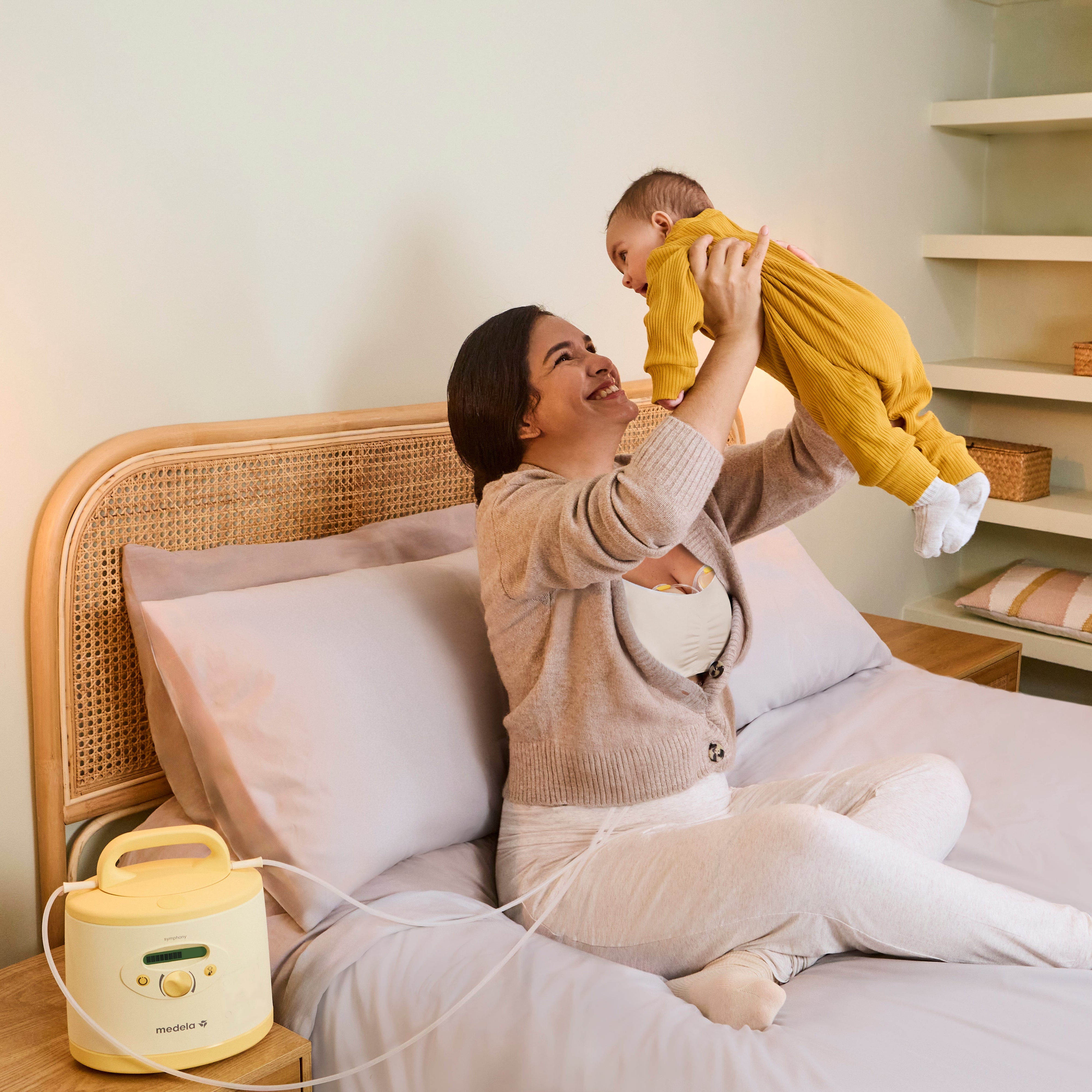 Medela Freestyle Hands Free elektrische borstkolf opvangcups dubbel - sfeer - Tiny Library