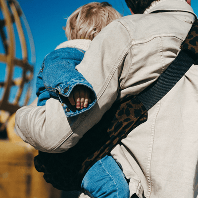 Wildride kinderdrager voor dreumesen en peuters - Tiny Library