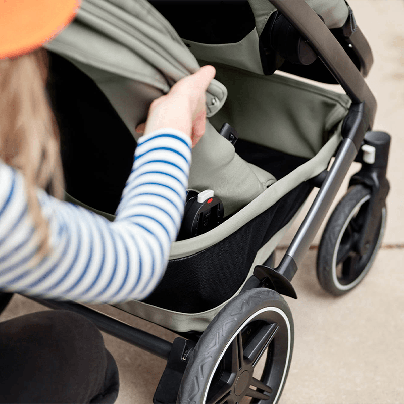 Joolz kinderwagen Geo3 twin zitje sage green sfeerbeeld3 Tiny Library